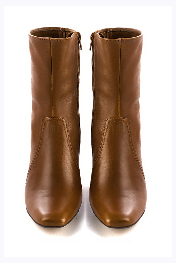 Caramel brown women's ankle boots with a zip on the inside. Square toe. Medium block heels. Top view - Florence KOOIJMAN